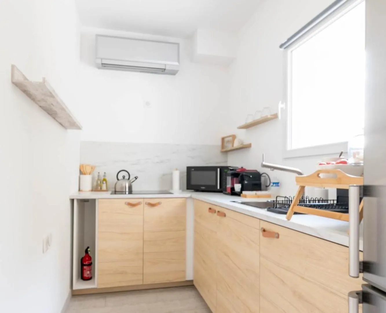 Studio A 5 Min De L' Aeroport Et Toutes Commodites Saint-Victoret 0*,  France